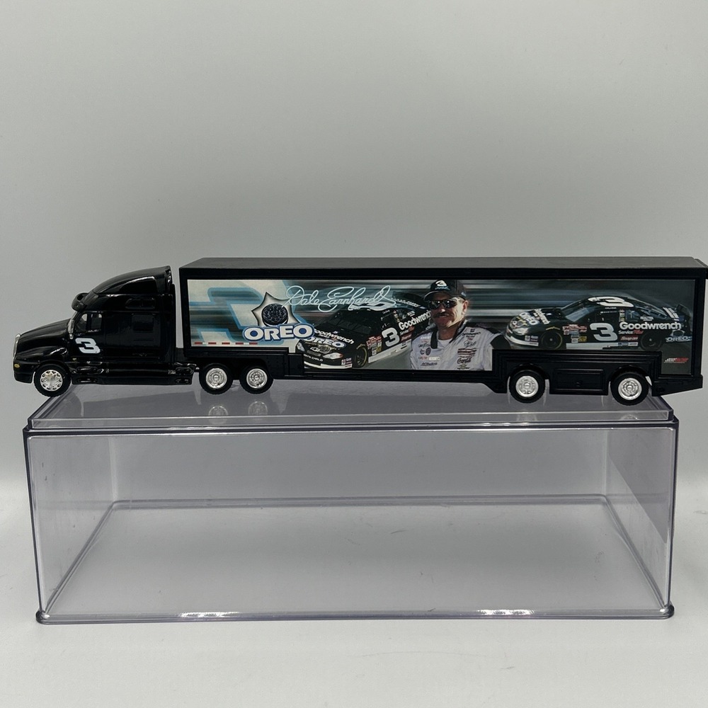 Action Dale Earnhardt 2001 Hauler Kensworth #3 Oreo GM Goodwrench Service Plus